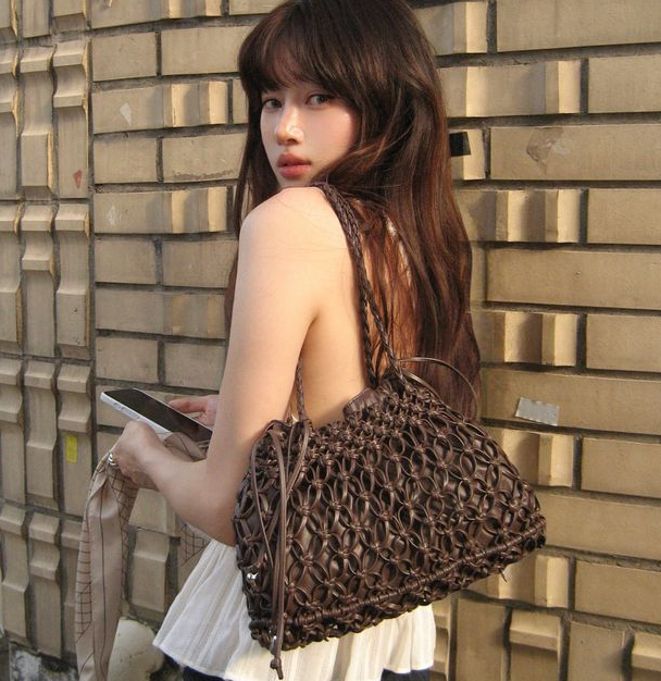 VANROHE Hue Shoulder Bag VANROHE Hue Shoulder Bag