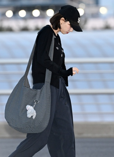 itzavibe REVERSIBLE STRIPE BAG (aespa Karina Wear)