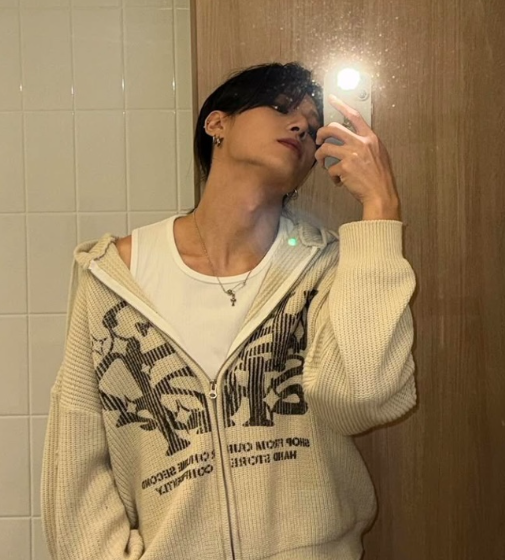 Huecloset Lettering Hooded Zip-Up Knit (ateez Wear)