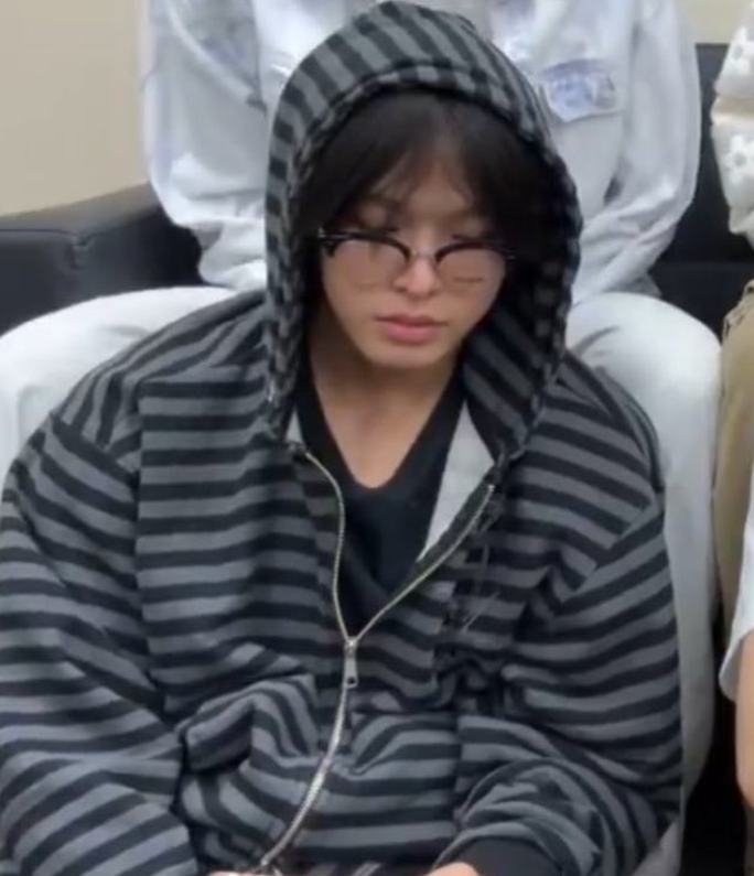 NCT WISH リク 着用 ジップパーカー UNTITLED SEOUL Starlight Stripe Zip-Up Hoodie (NCT WISH RIKU Wear)