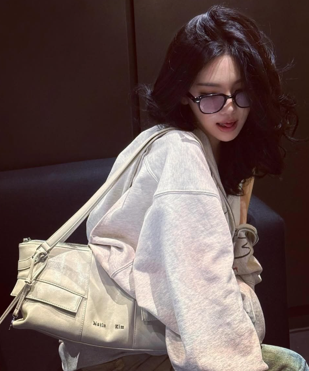 Matin Kim WIDE NEMO SHOULDER BAG (aespa ningning WEAR) Matin Kim WIDE NEMO SHOULDER BAG (aespa ningning WEAR)