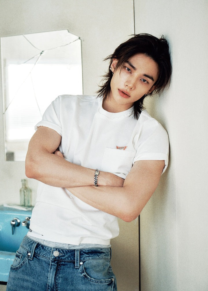 GUESS X HYUNJIN] Unisex Mini Original Triangle Pocket Short-Sleeve T-