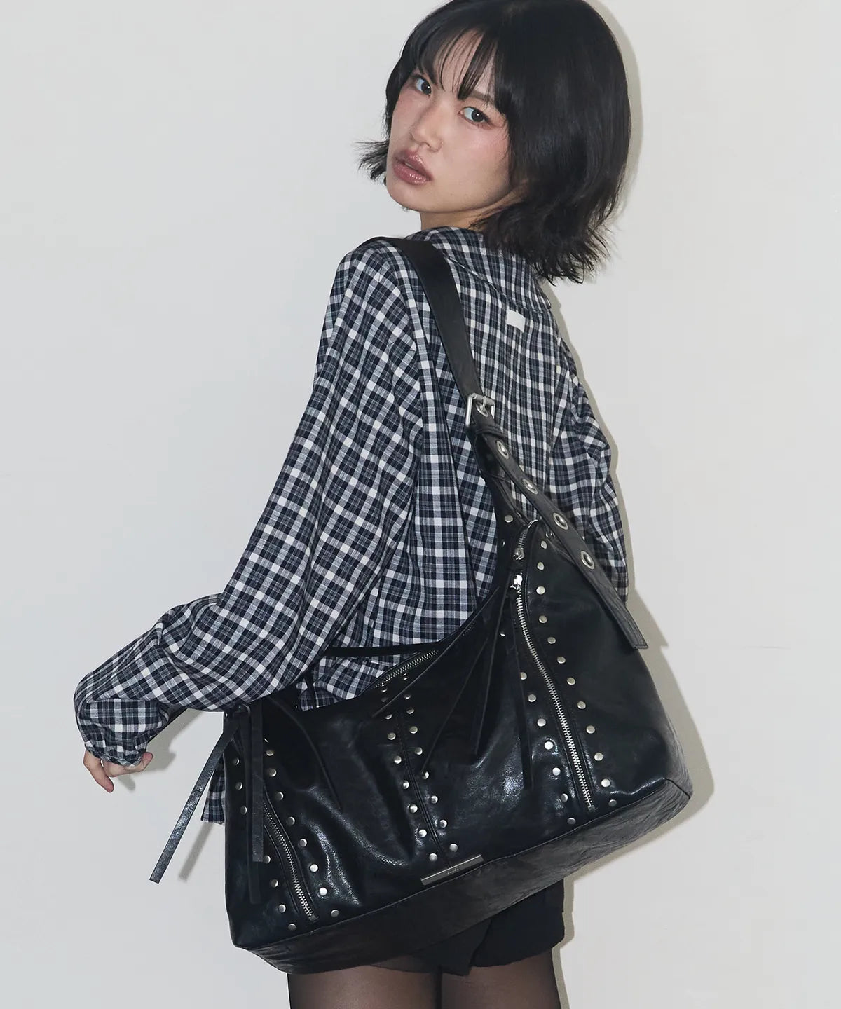 ILLIGO RIFF EYELET BIG SHOULDER BAG ILLIGO RIFF EYELET BIG SHOULDER BAG