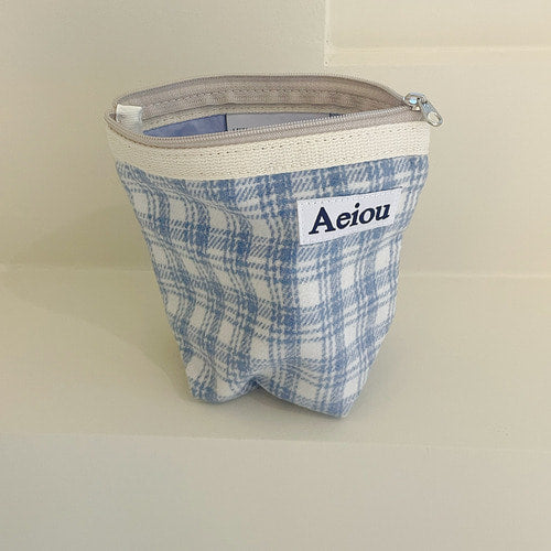 Aeiou Basic Pouch (M size) Blanket Blue Check Aeiou  DKshop