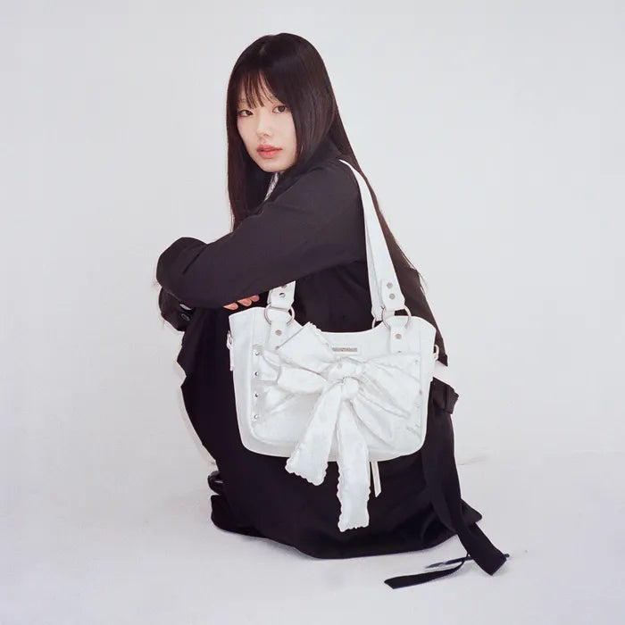 IUGAMAKARAS Laced Ribbon Leather Shoulder Bag IUGAMAKARAS  DKshop