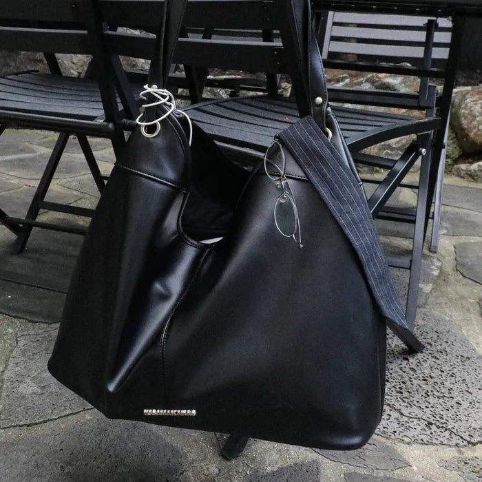 IUGAMAKARAS Essential Hobo Shoulder Bag IUGAMAKARAS  DKshop