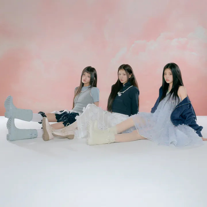 [ILLIT X Rockfish Weatherwear] Bliss Heel Laceup Sneakers ILLIT  DKshop