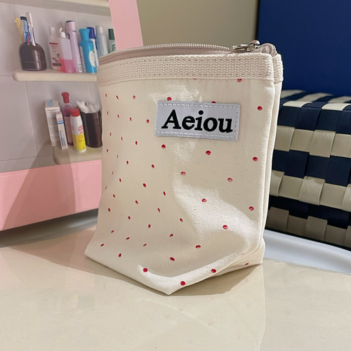 Aeiou Basic Pouch (M size) Red Fruits and Snow Aeiou  DKshop