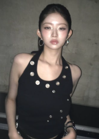 ADU Eyelet halterneck sleeveless (IVE Rei Wear) ADU  DKshop