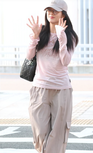 Gila Archive STAR WING SHEER LONG SLEEVE (BLACKPINK JISOO WEAR) Gila Archive  DKshop