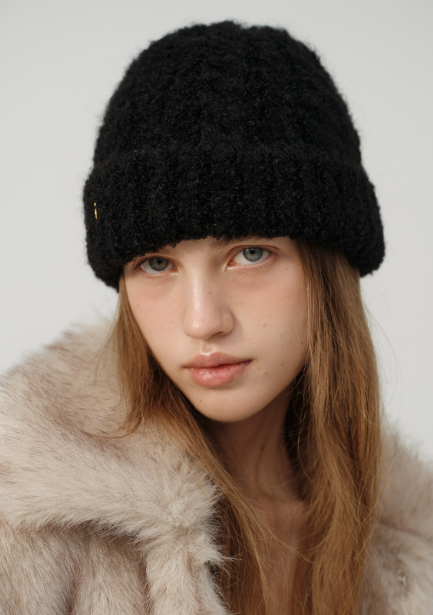 the Barnnet Boucle Cable Knit Beanie