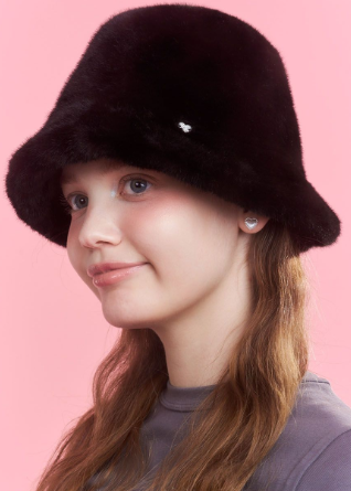 Engbrox  cozy heart bucket hat (IVE Jang Wonyoung Wear)