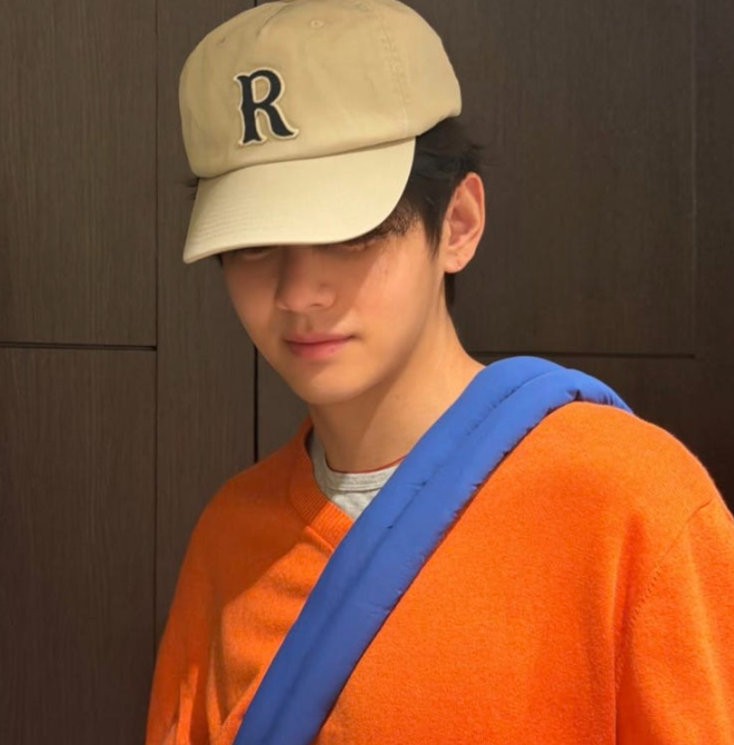CHAMPION Heritage R Applique Ball Cap (BTS V Wear) CHAMPION  DKshop