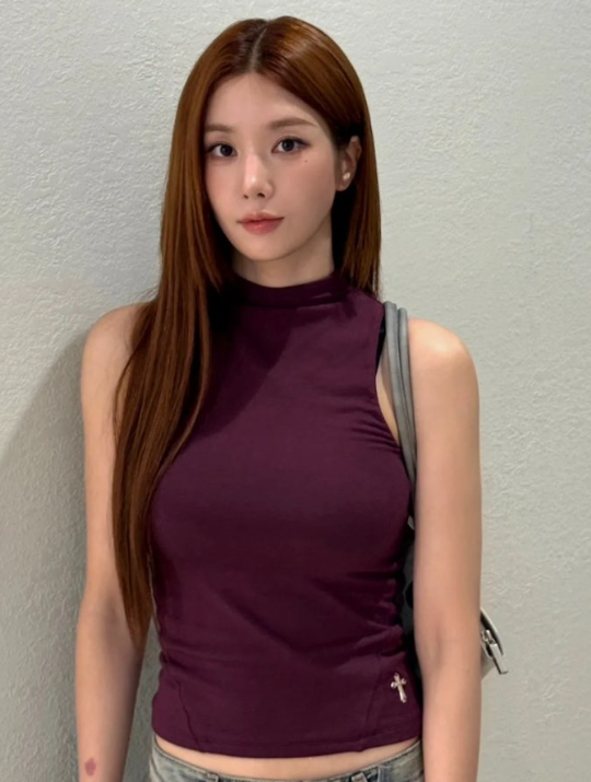 2000 Archives MOCK NECK SLEEVELESS (aespa Winter Wear) 2000 Archives  DKshop