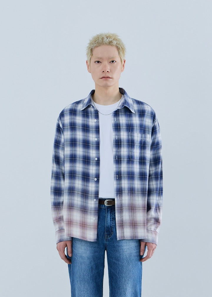 [GUESS X HYUNJIN] Unisex Gradient Check Shirt GUESS  DKshop