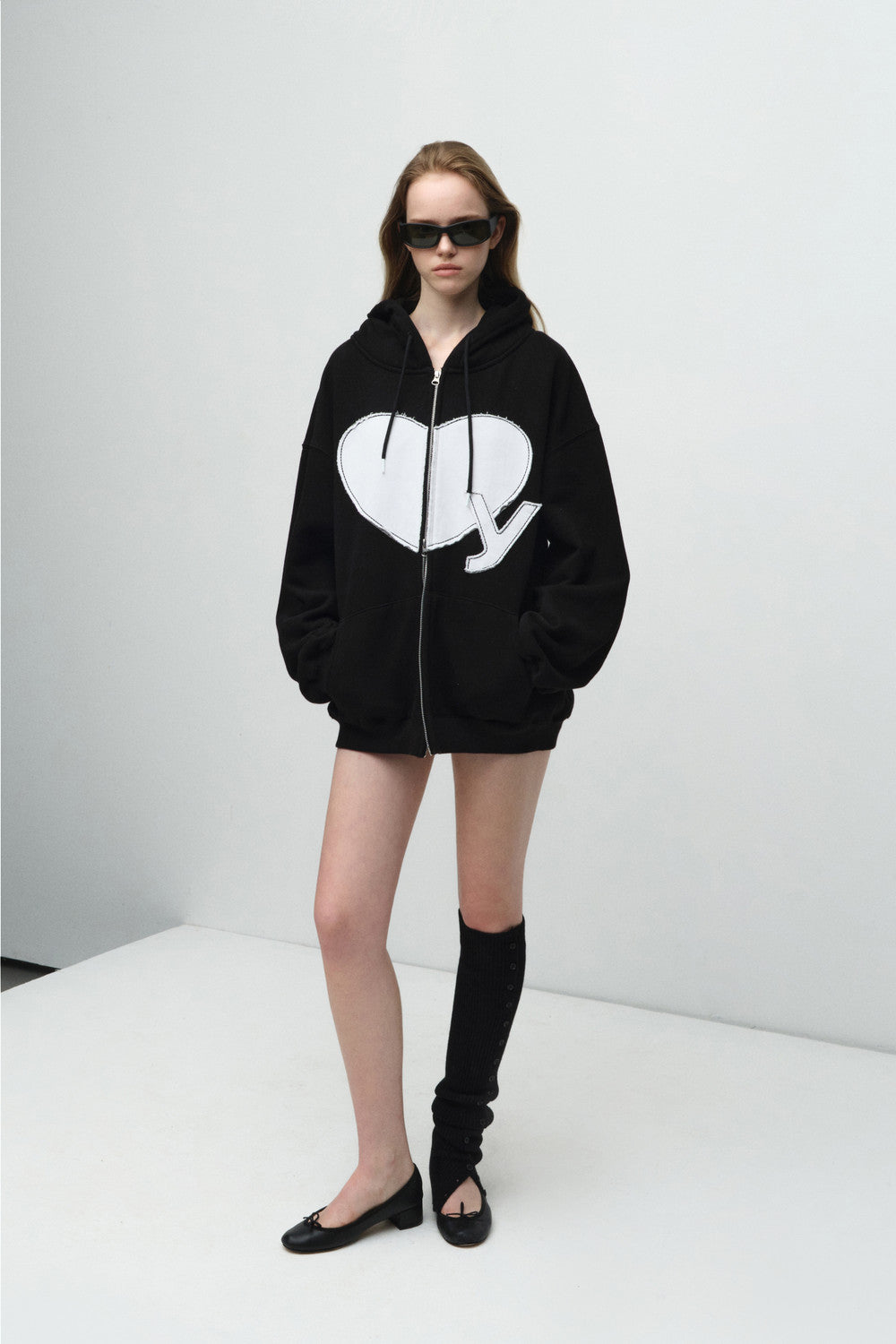 [THEOHYOU] 2nd Y Heart Hood Zip-Up Black (MEOVV Anna Wear) THEOHYOU  DKshop