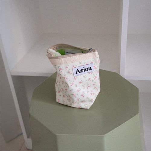 Aeiou Basic Pouch (M size) Ivory Petal Garden Aeiou  DKshop