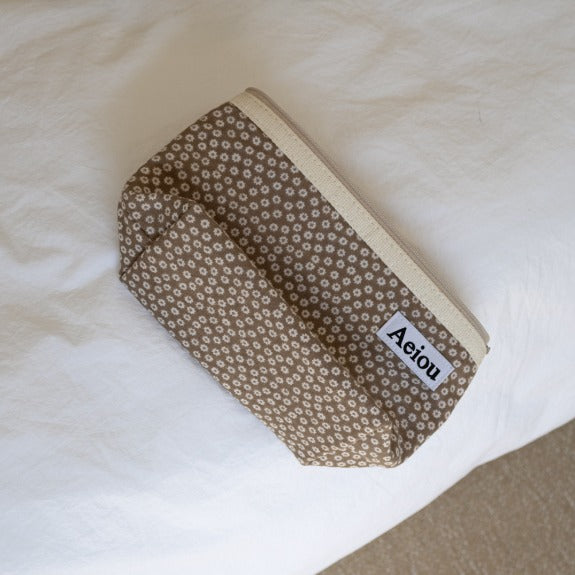 Aeiou Basic Pouch (L size) Flower Apron Brown
