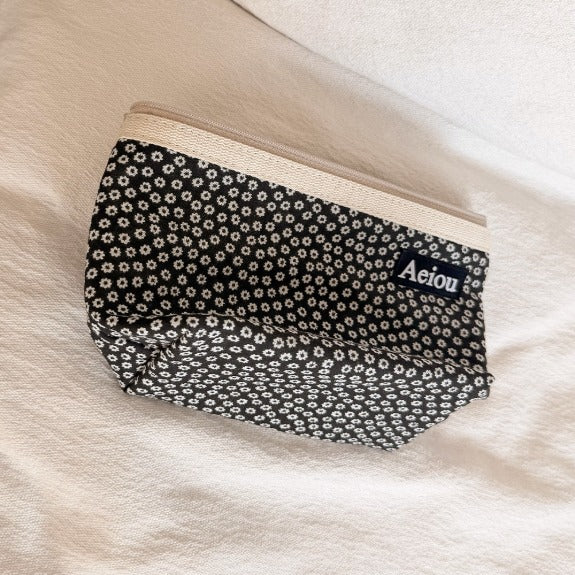 Aeiou Basic Pouch (L size) Flower Apron Black