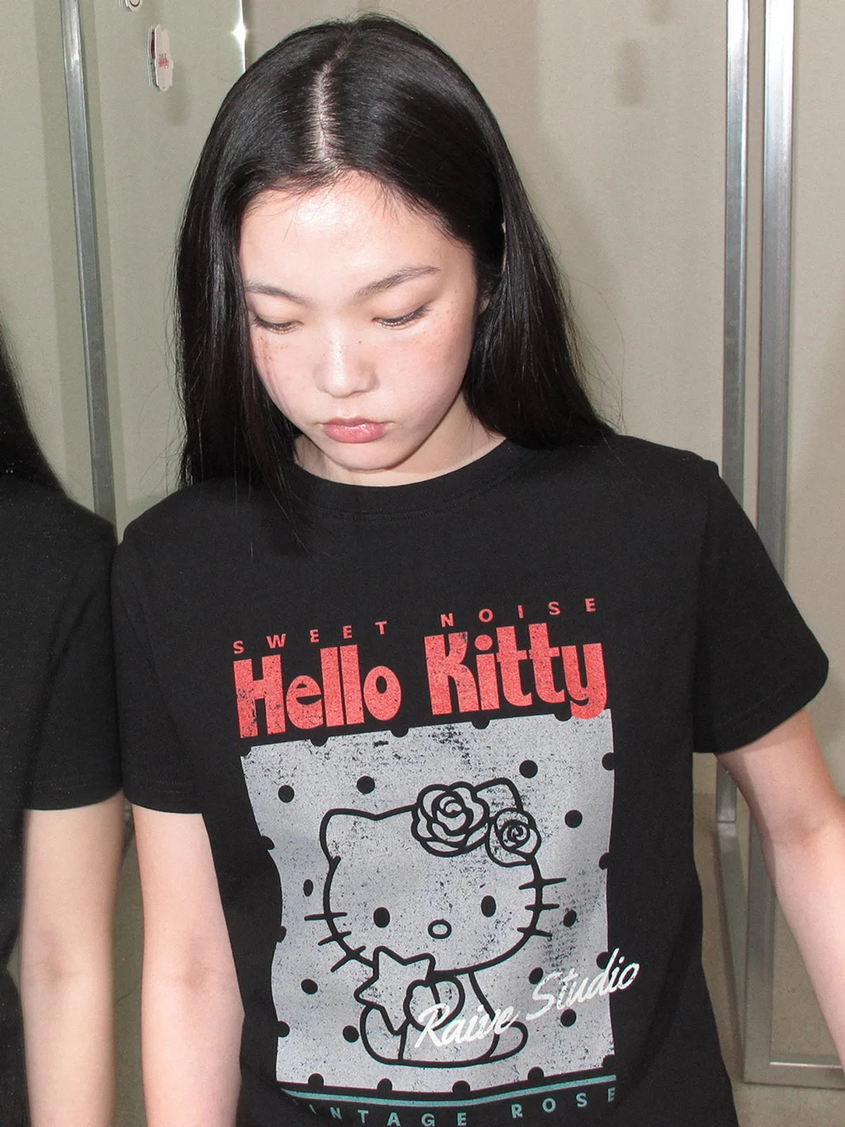 [RAIVE X HELLO KITTY]Dot Graphic T-shirts 2color RAIVE  DKshop