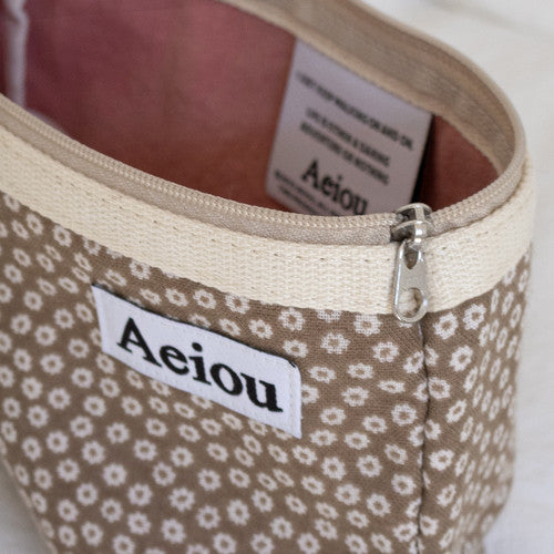 Aeiou Basic Pouch (L size) Flower Apron Brown Aeiou  DKshop