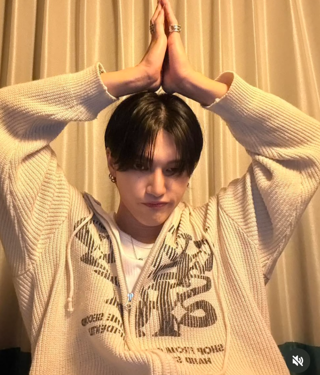 Huecloset Lettering Hooded Zip-Up Knit (ateez Wear) ANGEL GUARD  DKshop