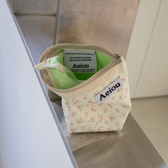 Aeiou Basic Pouch (M size) Ivory Petal Garden Aeiou  DKshop