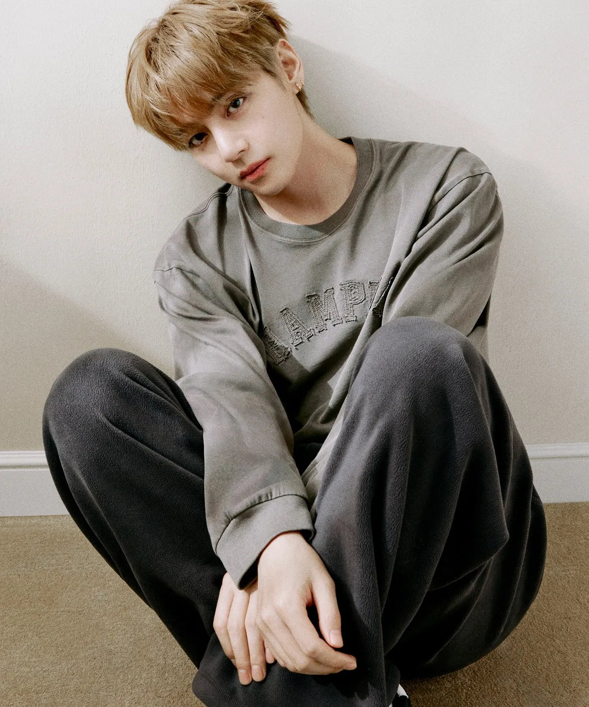 [CHAMPION X V] Arch Logo Loose-Fit Applique Long-Sleeve T-Shirt CHAMPION  DKshop