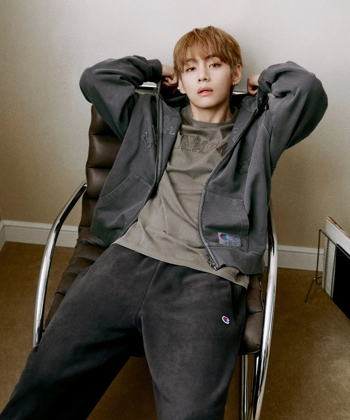 [CHAMPION X V] Arch Logo Loose-Fit Appliqué Dyed Zip-Up Hoodie CHAMPION  DKshop