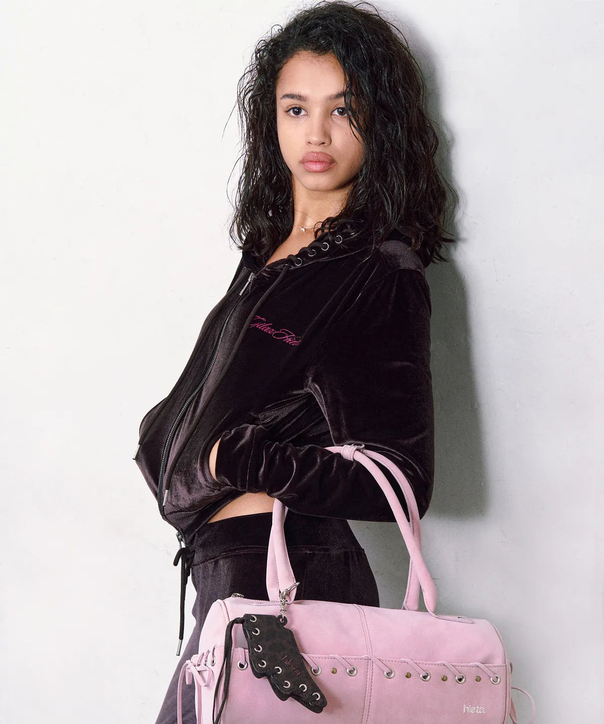 [Gila Archive X hieta] SIDE EYELET SIGNATURE LOGO VELOUR HOOD ZIP-UP Gila Archive  DKshop