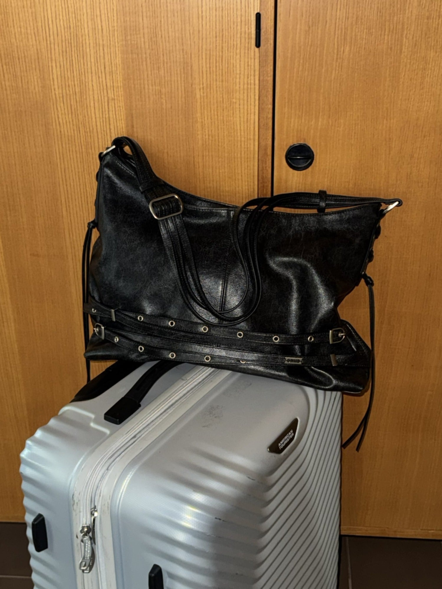 ORDINARY HOILDAY Belted Big Bag 2 colors ORDINARY HOILDAY  DKshop