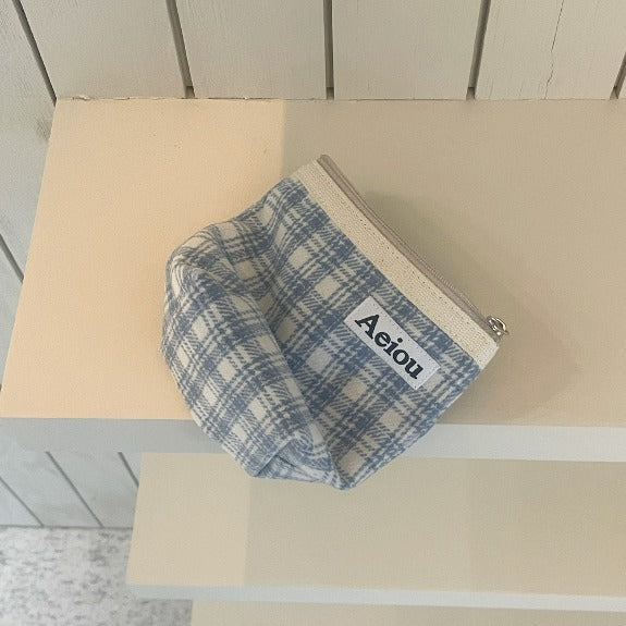 Aeiou Basic Pouch (M size) Blanket Blue Check Aeiou  DKshop