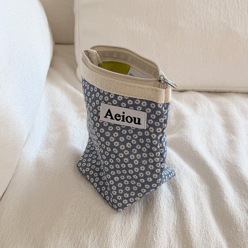Aeiou Basic Pouch (M size) Flower Apron Blue Aeiou  DKshop