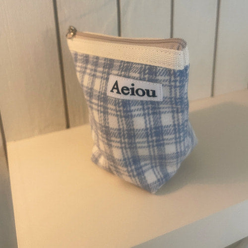 Aeiou Basic Pouch (M size) Blanket Blue Check Aeiou  DKshop