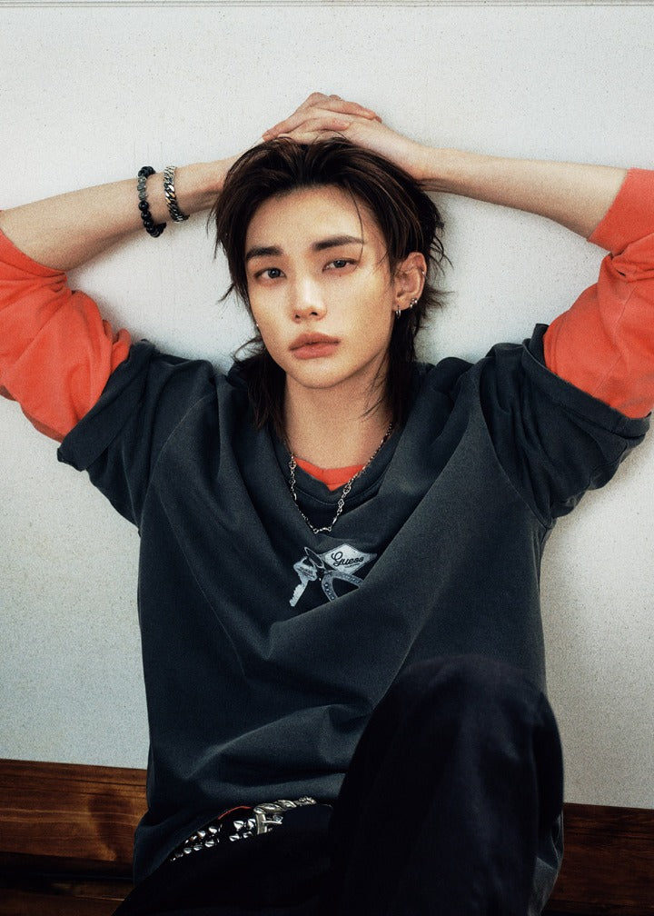 [GUESS X HYUNJIN] STAR Long Sleeve T-Shirt 2 colors GUESS  DKshop