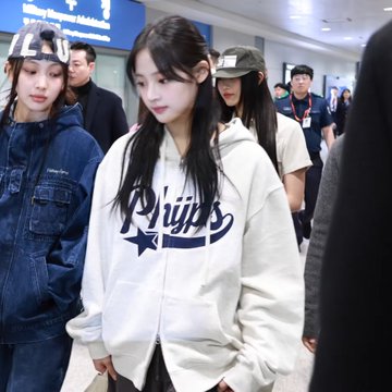 PHYSICAL DEPARTMENT Star Tail Hoodie Zip-Up (NJZ Minji Wear) PAKUA DKshop