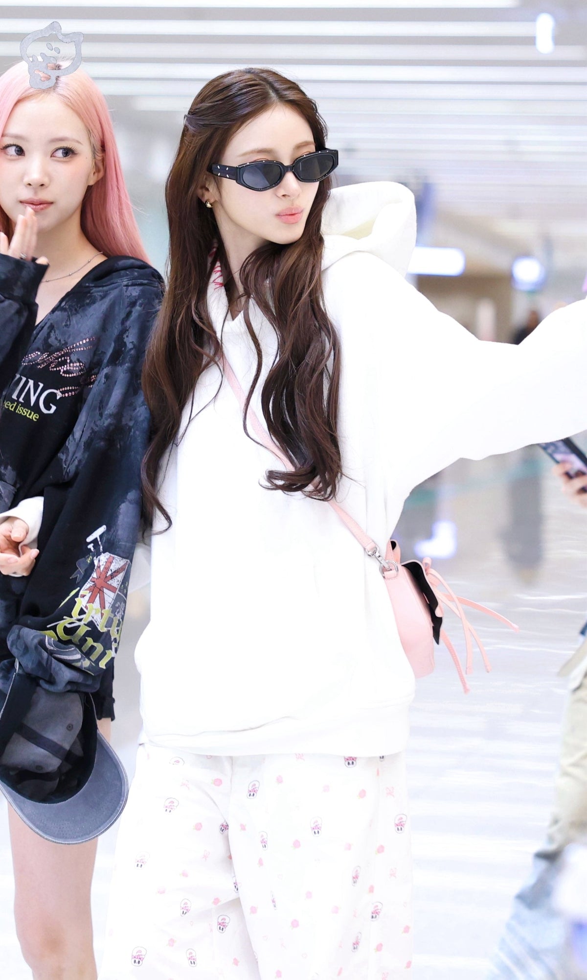 [OPEN YY] Hello Kitty Parachute Pants White (BLACKPINK Jennie Wear) OPEN YY  DKshop