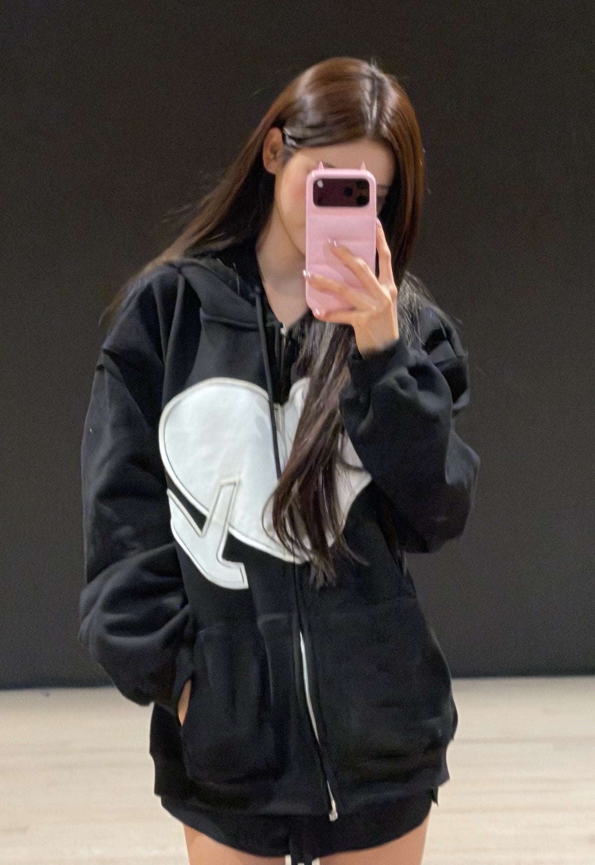 [THEOHYOU] 2nd Y Heart Hood Zip-Up Black (MEOVV Anna Wear) THEOHYOU  DKshop