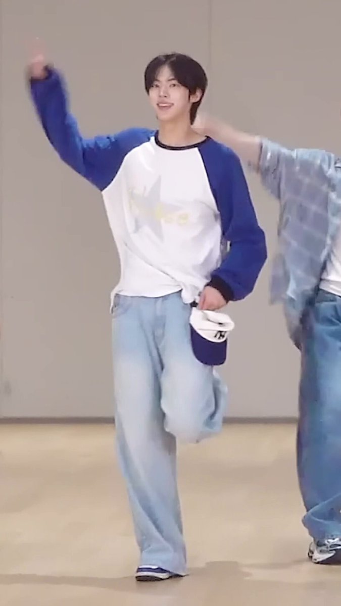 FREEMARIO 90s Vintage Star Raglan Long-Sleeve T-Shirt (TWS Dohoon Wear) FREEMARIO  DKshop