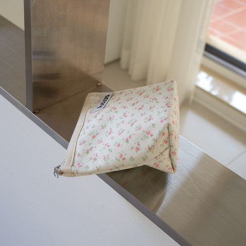 Aeiou Basic Pouch (M size) Ivory Petal Garden Aeiou  DKshop
