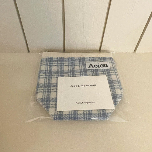 Aeiou Basic Pouch (M size) Blanket Blue Check Aeiou  DKshop