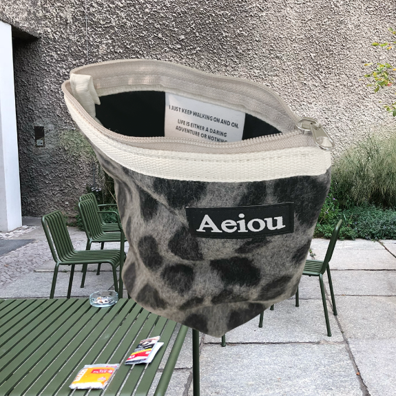 Aeiou Basic Pouch (M size) Leopard Gray Aeiou  DKshop