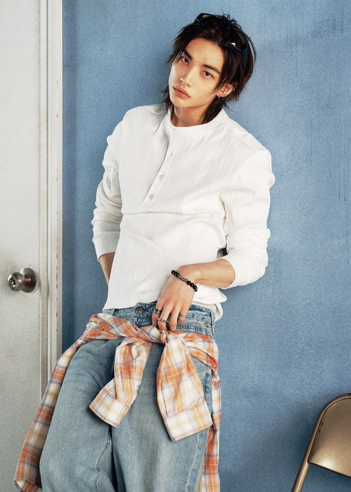 [GUESS X HYUNJIN] Men’s Ribbed Henley Long Sleeve Tee GUESS  DKshop
