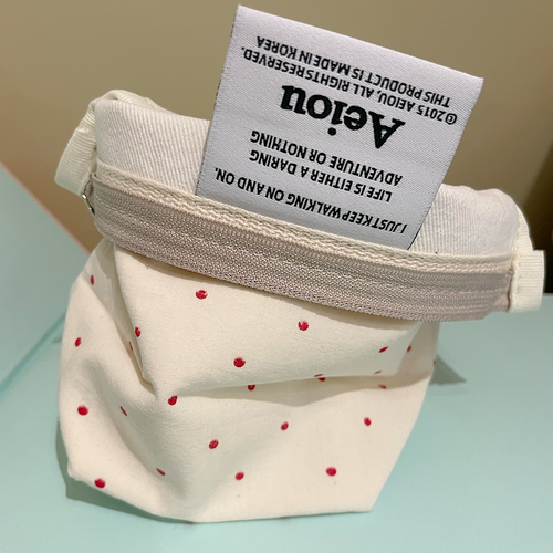 Aeiou Basic Pouch (M size) Red Fruits and Snow Aeiou  DKshop
