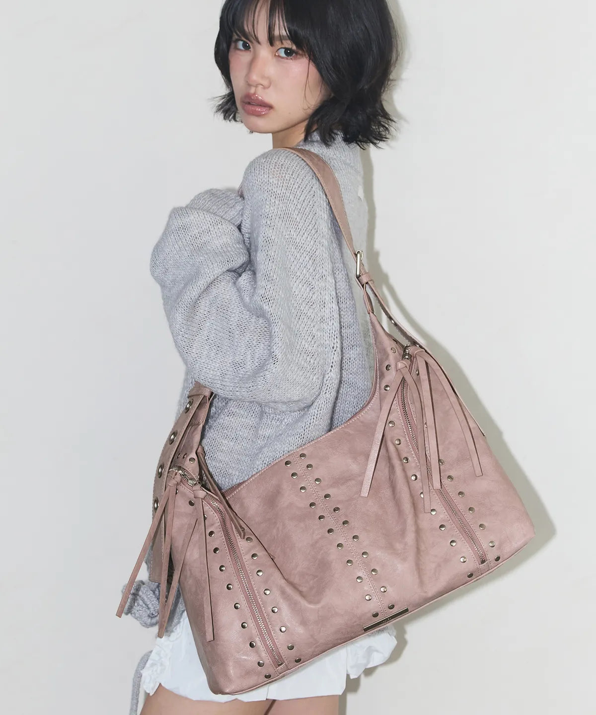 ILLIGO RIFF EYELET BIG SHOULDER BAG ILLIGO RIFF EYELET BIG SHOULDER BAG