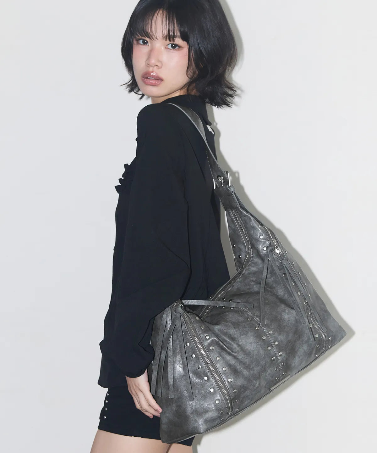 ILLIGO RIFF EYELET BIG SHOULDER BAG ILLIGO RIFF EYELET BIG SHOULDER BAG