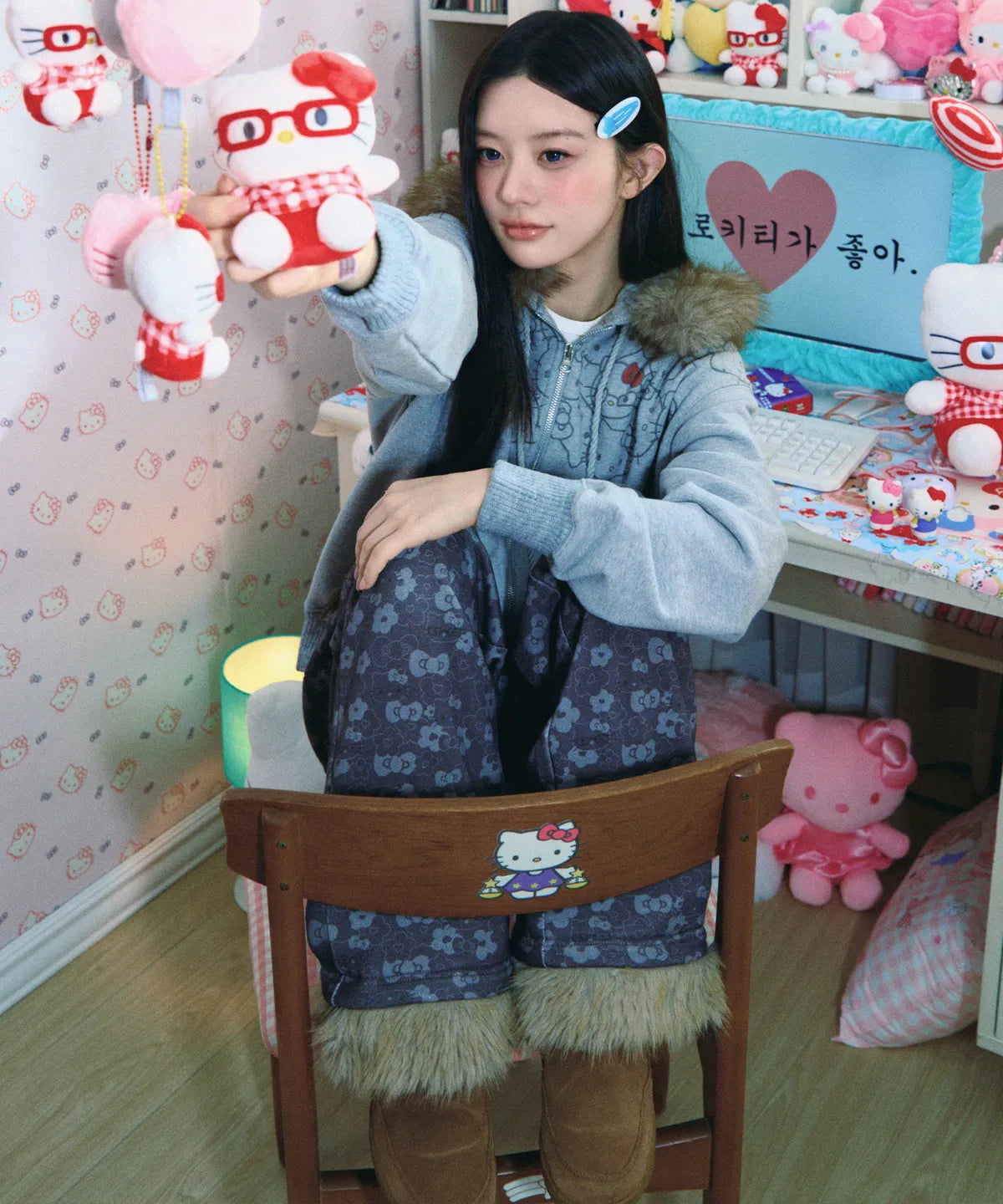 [aeae X Hello Kitty] FUR SWEATPANTS (ILLIT MINJU WEAR) aeae  DKshop
