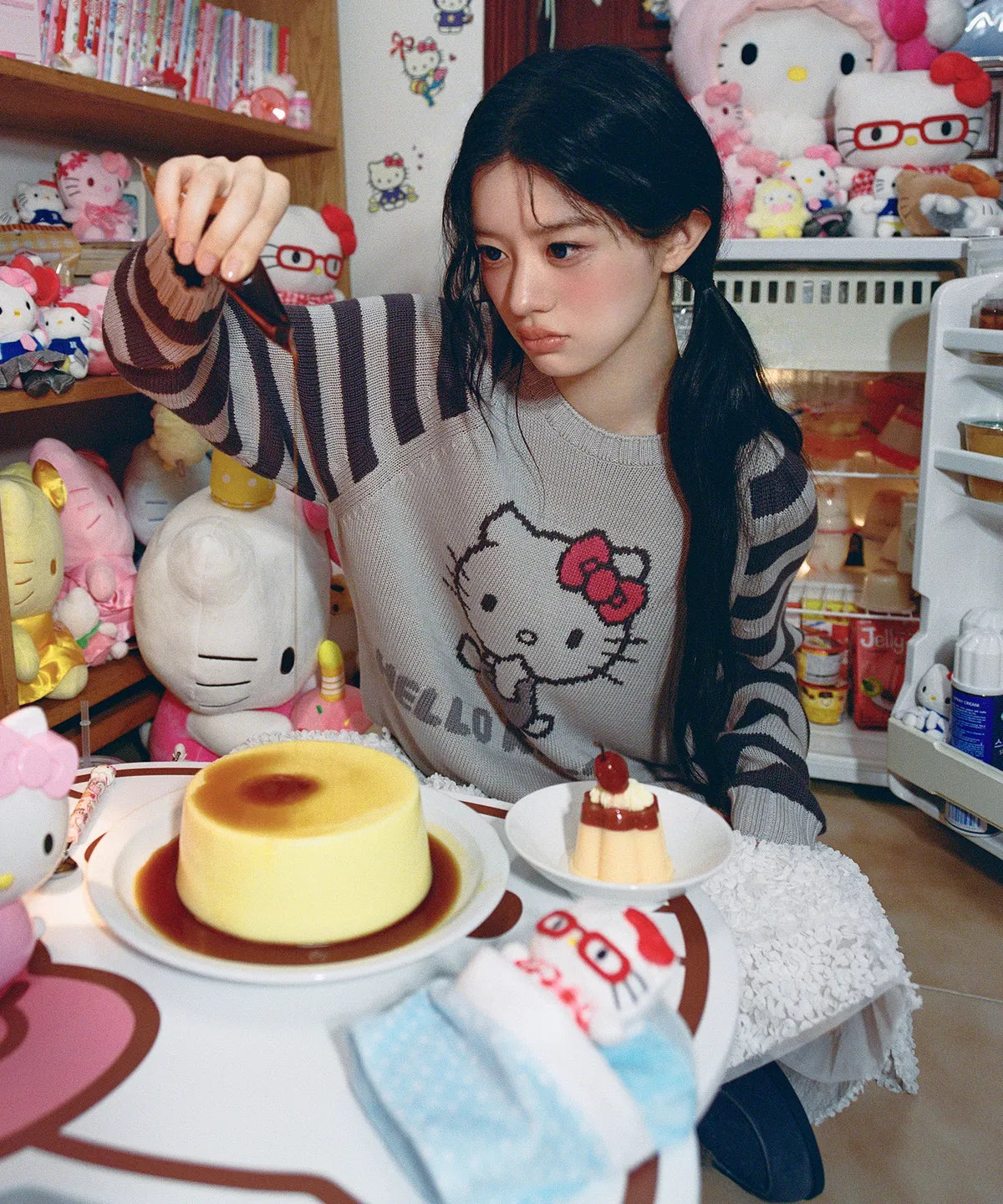 [aeae X Hello Kitty] NERDY STRIPE RAGLAN KNIT (ILLIT MINJU WEAR) aeae  DKshop