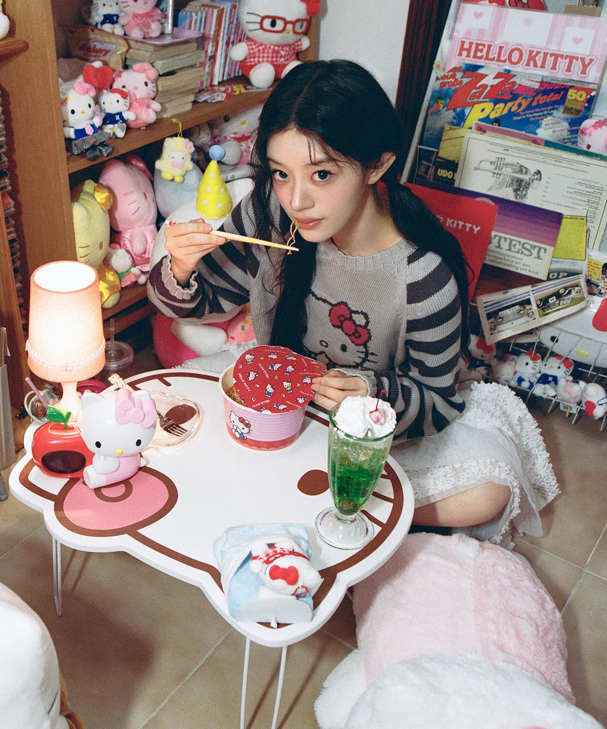 [aeae X Hello Kitty] NERDY STRIPE RAGLAN KNIT (ILLIT MINJU WEAR) aeae  DKshop
