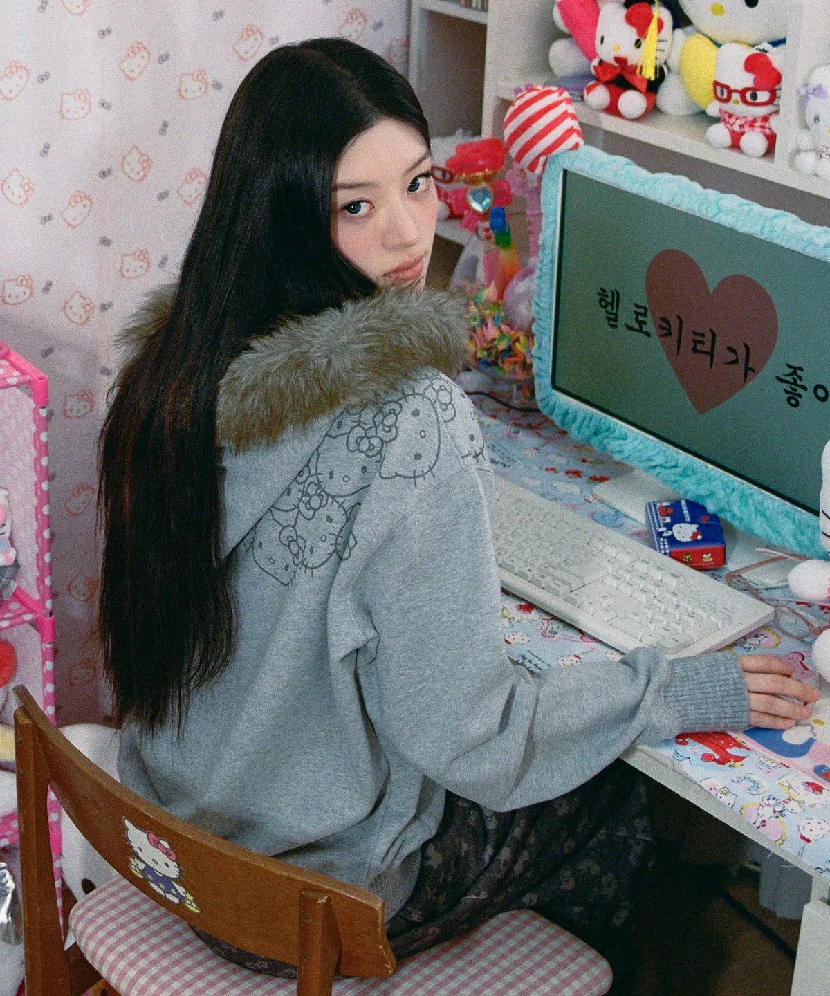 [aeae X Hello Kitty] FUR ZIP UP HOODIE (ILLIT MINJU WEAR) aeae  DKshop